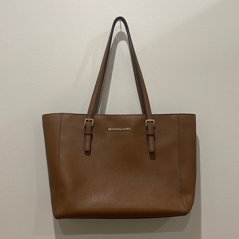 Jet Set Medium Saffiano Leather Top Zip Tote Bag Chocolate Brown